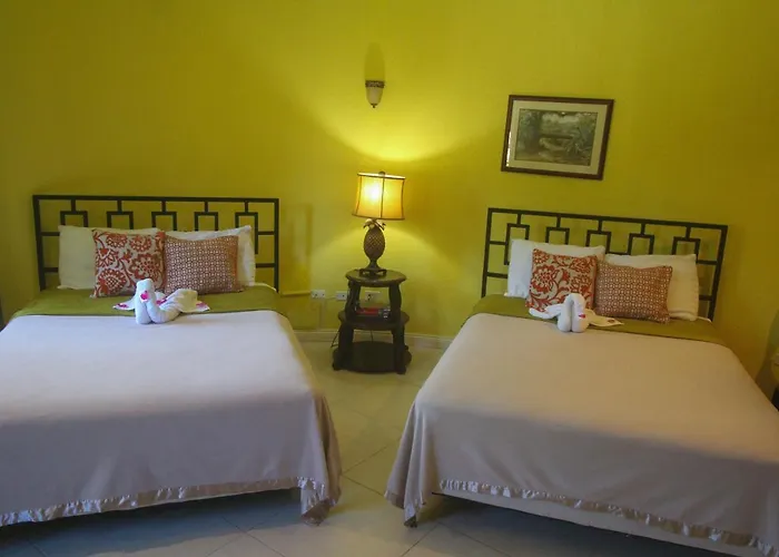 Luxury 10 Bedroom Villa-millbrooks *