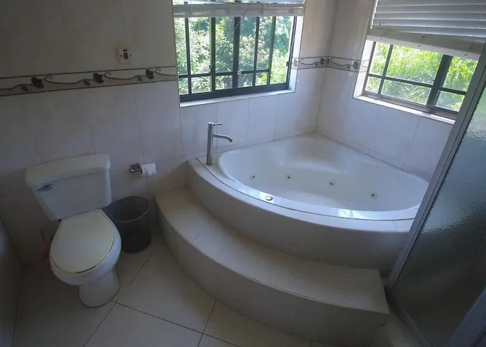 Villa Luxury 10 Bedroom Villa-millbrooks