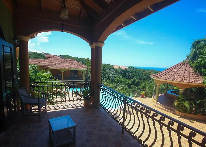 Luxury 10 Bedroom Villa-millbrooks *