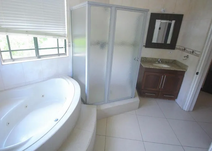 Villa Luxury 10 Bedroom Villa-millbrooks *