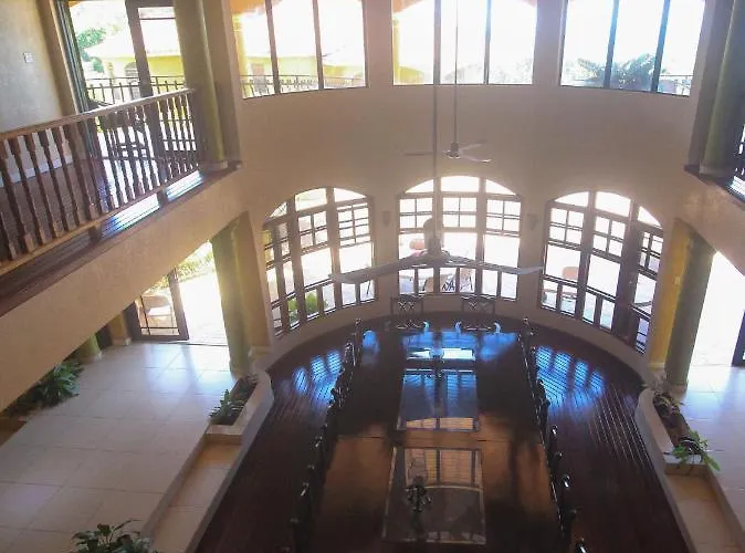 Luxury 10 Bedroom Villa-millbrooks Villa *