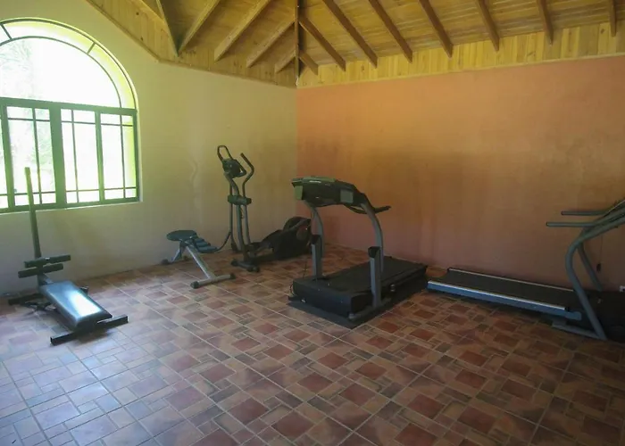 Luxury 10 Bedroom Villa-millbrooks Montego Bay