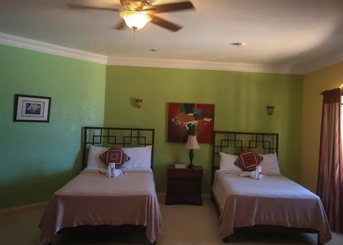 Villa Luxury 10 Bedroom Villa-millbrooks *