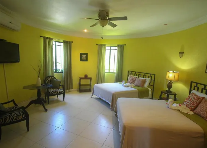 Luxury 10 Bedroom Villa-millbrooks Villa