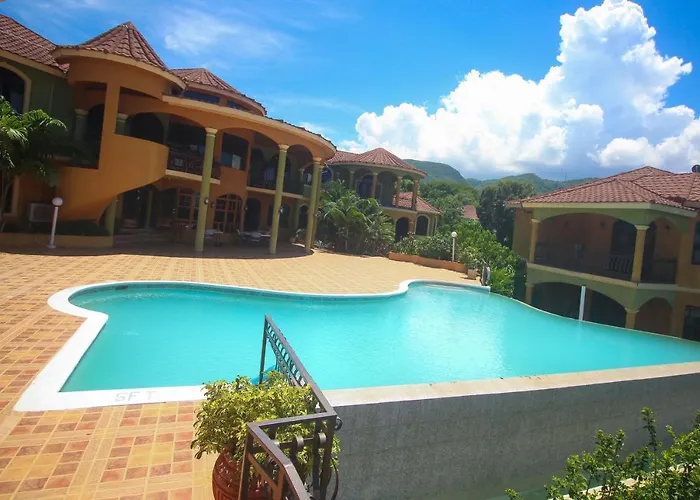 Luxury 10 Bedroom Villa-millbrooks Villa *