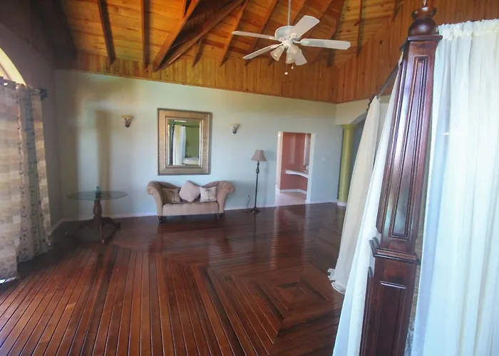 Luxury 10 Bedroom Villa-millbrooks Villa *