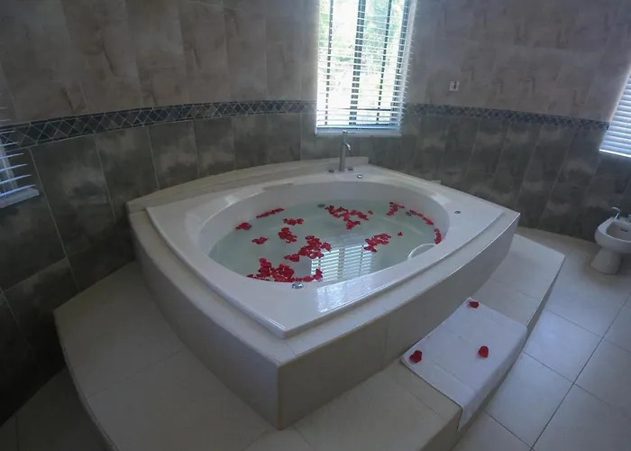 Villa Luxury 10 Bedroom Villa-millbrooks Montego Bay