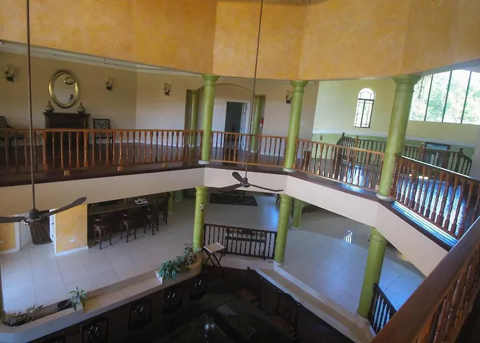 Luxury 10 Bedroom Villa-millbrooks Villa