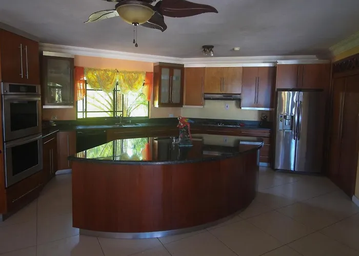 Luxury 10 Bedroom Villa-millbrooks Montego Bay