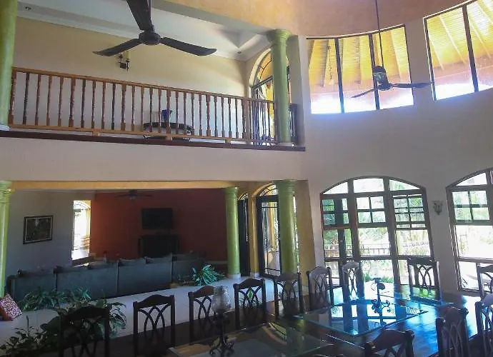 Luxury 10 Bedroom Villa-millbrooks Villa *