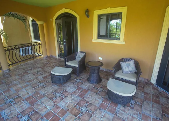 Luxury 10 Bedroom Villa-millbrooks Villa *