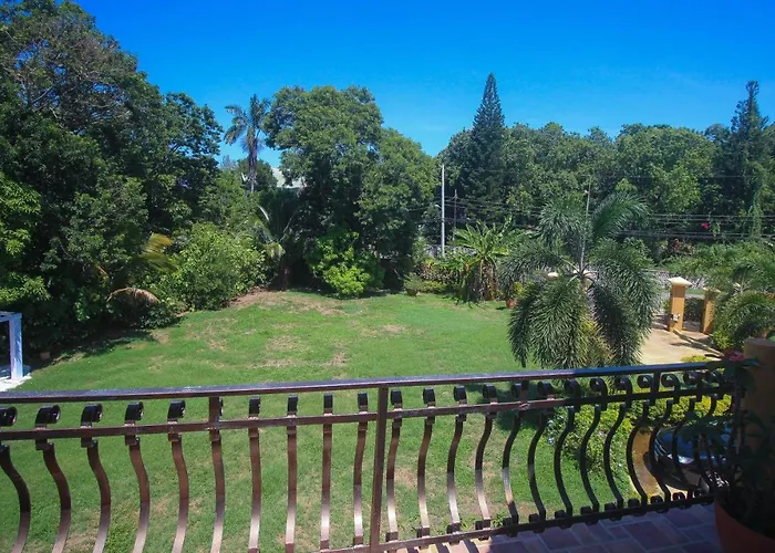 Luxury 10 Bedroom Villa-millbrooks