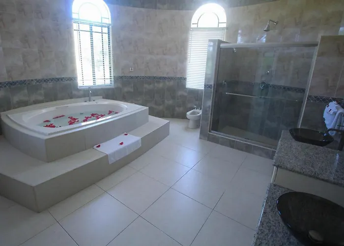 Villa Luxury 10 Bedroom Villa-millbrooks *