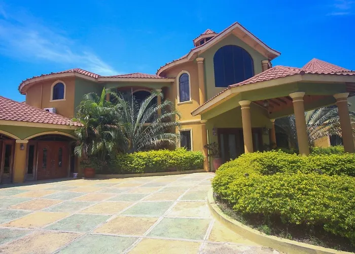 Luxury 10 Bedroom Villa-millbrooks Villa